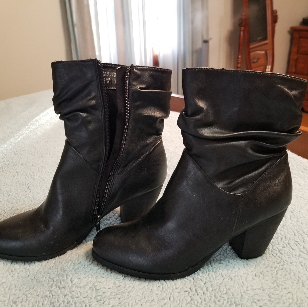 Womens ankle boots - Picture 2 of 2